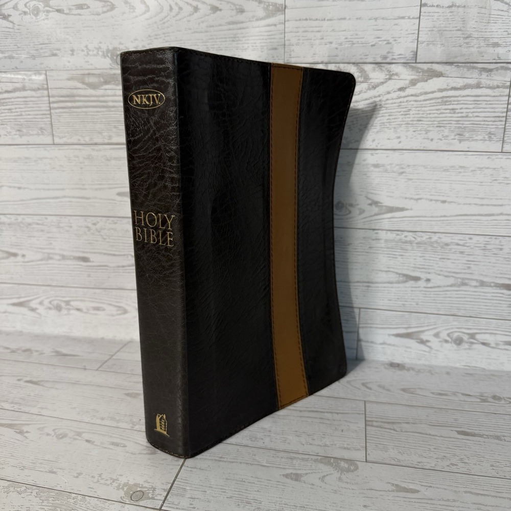 The Holy Bible NKJV Giant Print Edition Thomas Nelson Red Letter Bonded Leather